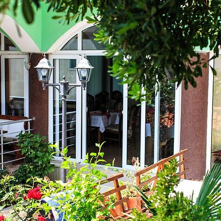 Hotel Hoti Улцинь Екстер'єр фото