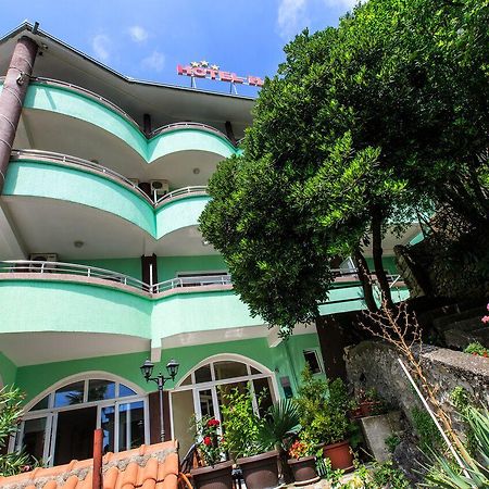 Hotel Hoti Улцинь Екстер'єр фото