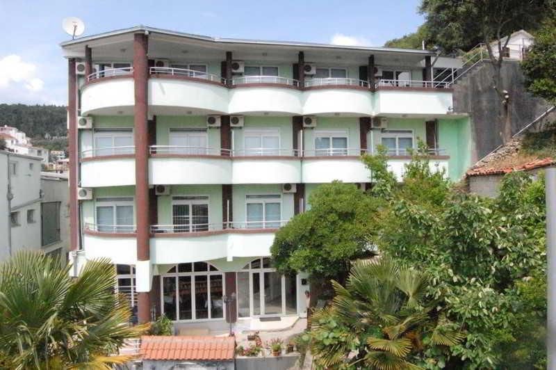 Hotel Hoti Улцинь Екстер'єр фото