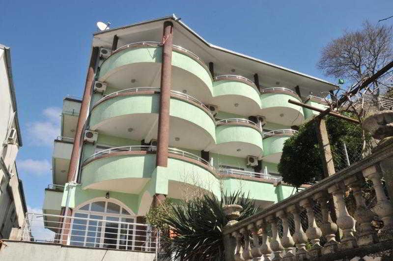 Hotel Hoti Улцинь Екстер'єр фото