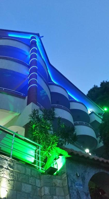 Hotel Hoti Улцинь Екстер'єр фото