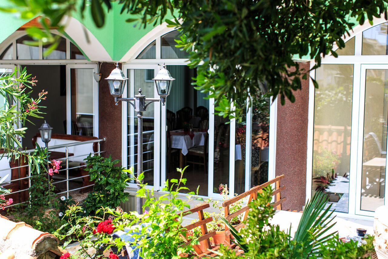 Hotel Hoti Улцинь Екстер'єр фото
