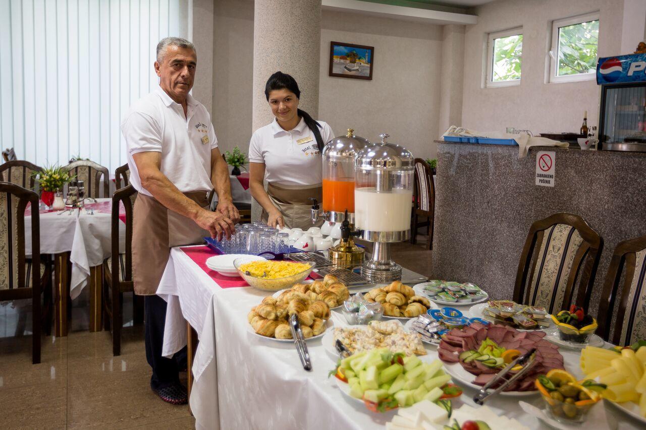 Hotel Hoti Улцинь Екстер'єр фото