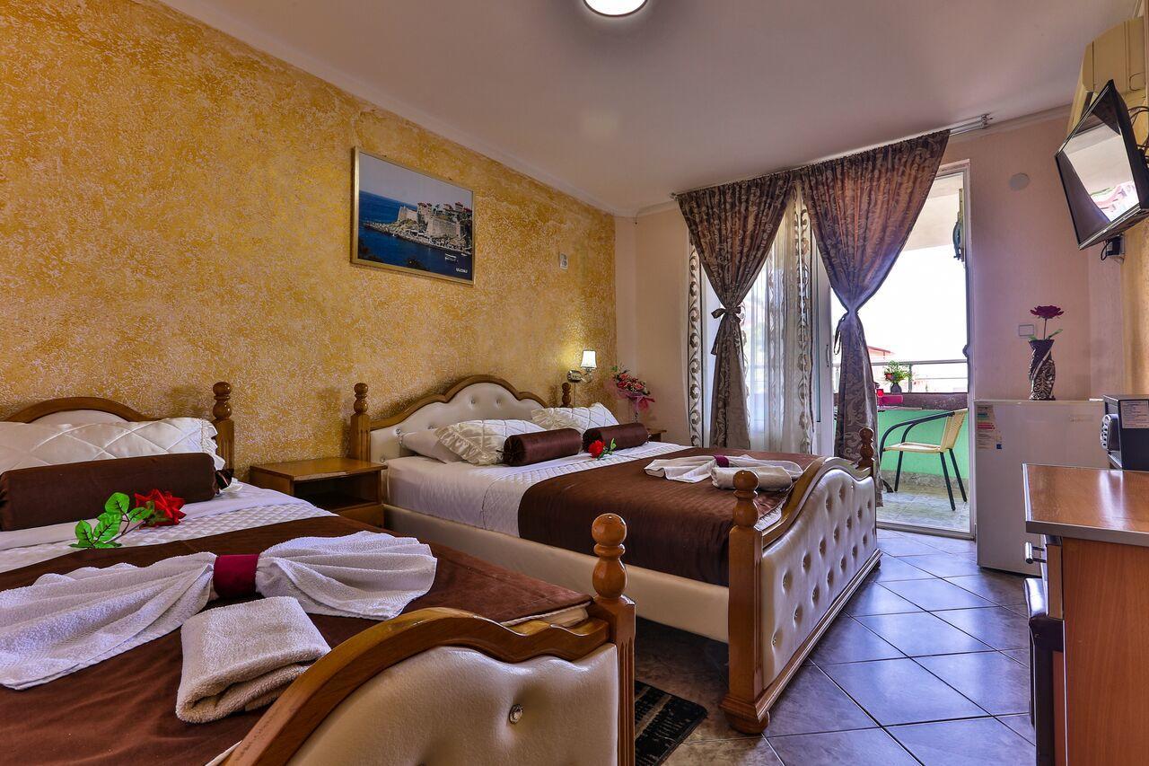Hotel Hoti Улцинь Екстер'єр фото