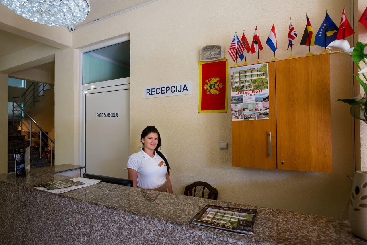 Hotel Hoti Улцинь Екстер'єр фото