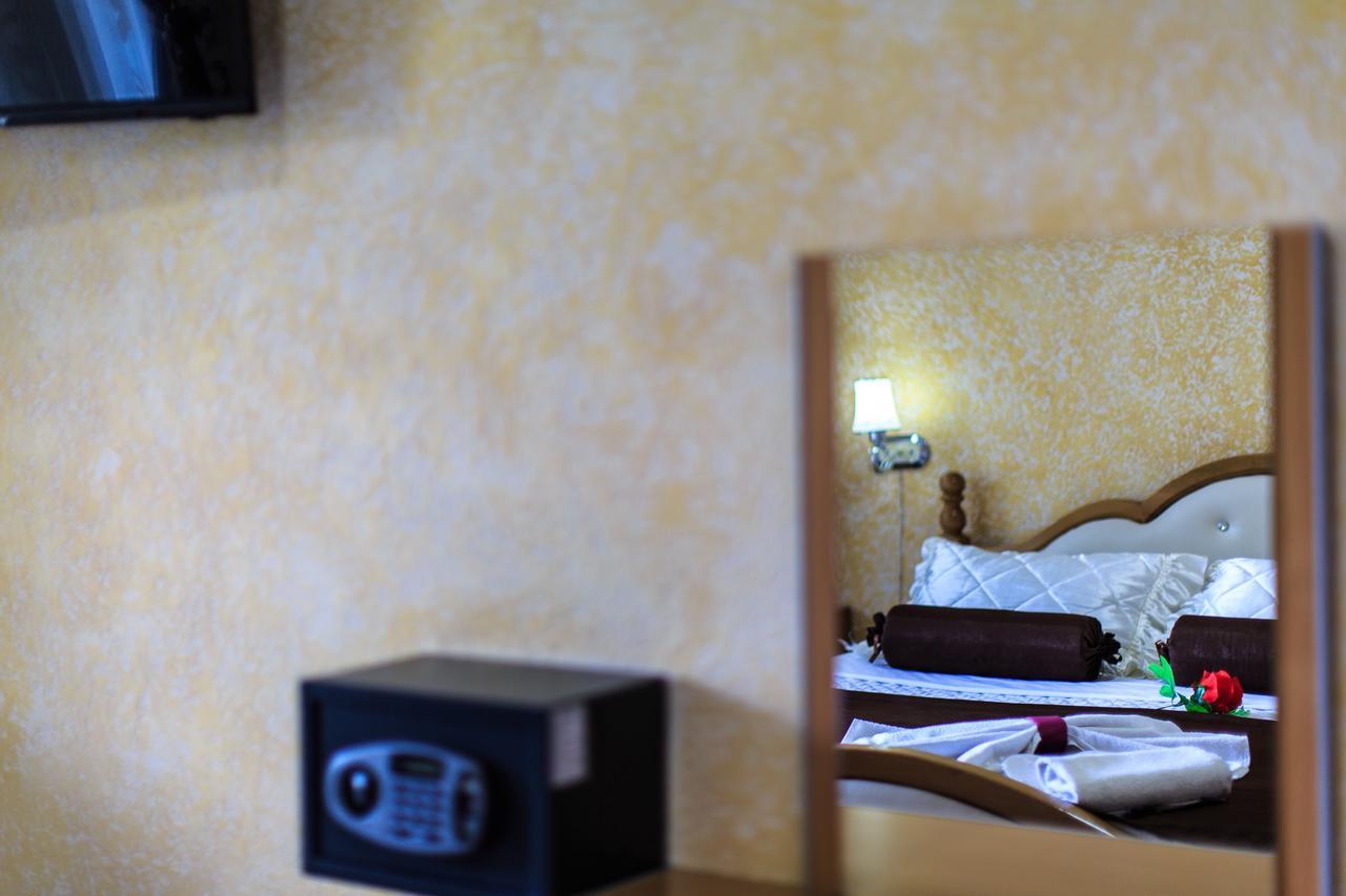 Hotel Hoti Улцинь Екстер'єр фото