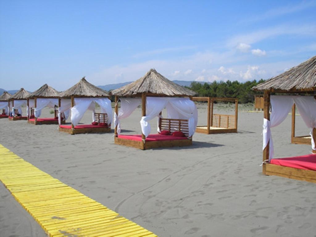 Hotel Hoti Улцинь Екстер'єр фото