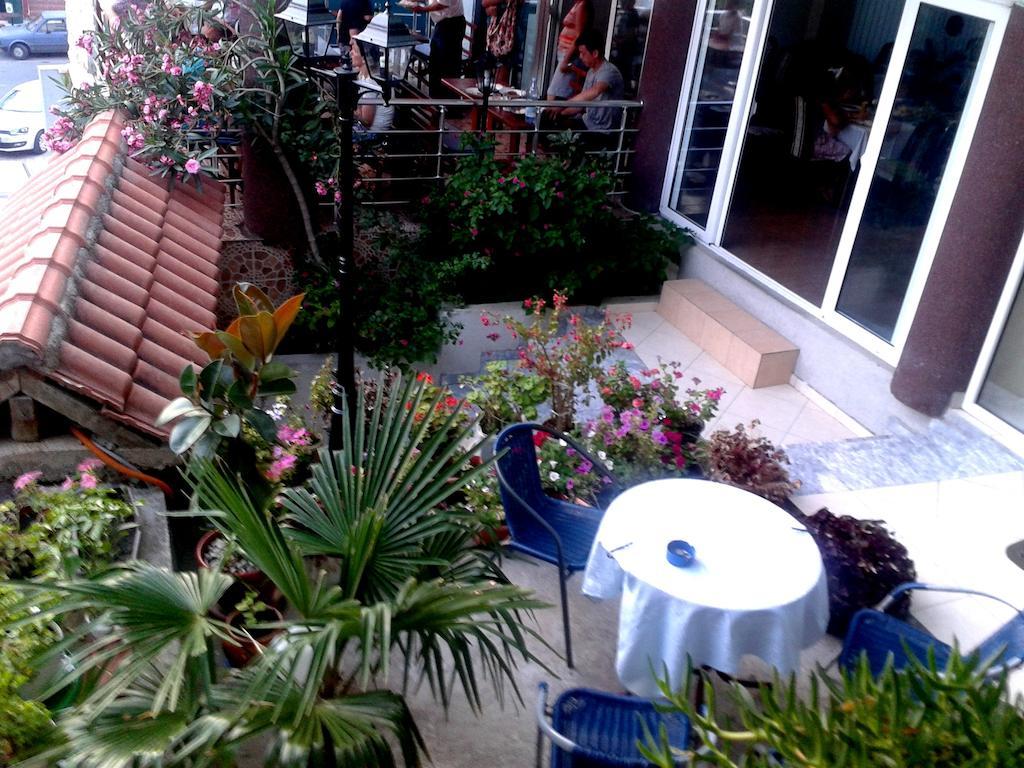 Hotel Hoti Улцинь Екстер'єр фото