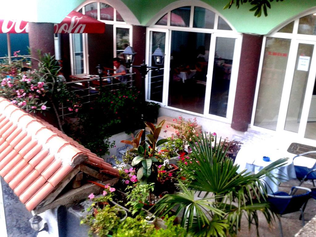 Hotel Hoti Улцинь Екстер'єр фото